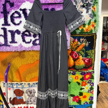 Vintage 70s  gray maxi floral dress with white lace trim and shirred bust / small 