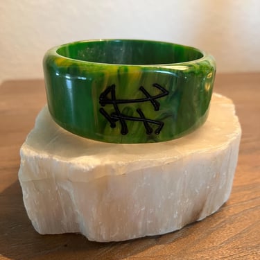 RARE Bakelite Bangle Bracelet Carved Chinoiserie Wide 1930s 