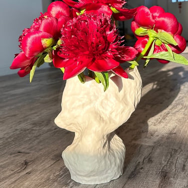 Contemporary Sculptural Vase | Abstract Art | Porcelain | Flower Arrangement | Minimalistic 