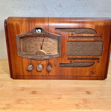 1937 Silvertone AM/Shortwave Radio with Tuning Eye, Model 4660 