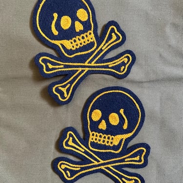 Handmade / hand cranked machine chainstitched navy blue felt patch - gold skull & crossbones - vintage style - traditional tattoo flash 