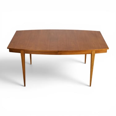 Young Manufacturing Vintage Mid Century Modern Walnut Dining Table and 2 Leafs c. 1960s 