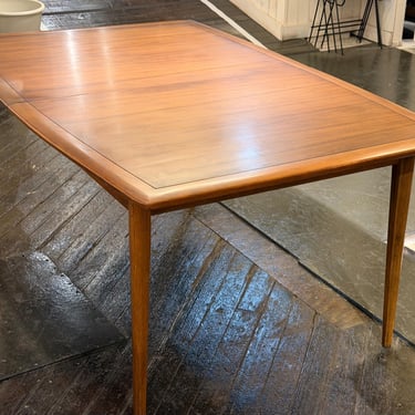 Lane Cameo Dining Table Model 262-76, Circa 1960s - *Please ask for a shipping quote before you buy. 