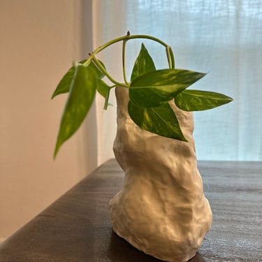 Contemporary Sculptural Vase | Abstract Art | Porcelain | Flower Arrangement | Minimalistic 