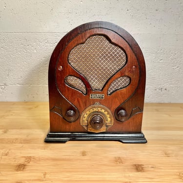 1931 Buckley 4-Tube Cathedral Radio, Playing Well 