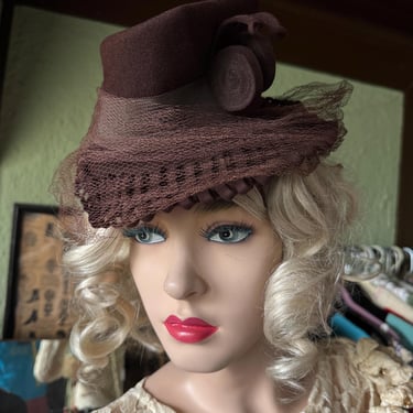 Vintage 1940s Brown Felt Sculptural Tilt Toy Hat by Roos Bros. California 