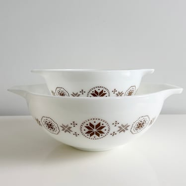 Vintage Pyrex Town & Country Nesting Bowl: Pennsylvania Dutch Star 