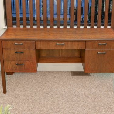 Founders MCM 6 Drawer Executive Desk In Warm Grain Patterned Walnut & Rosewood