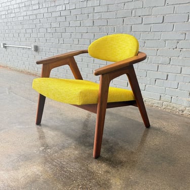 Walnut MCM Lounge Chair in the style of Adrian Pearsall