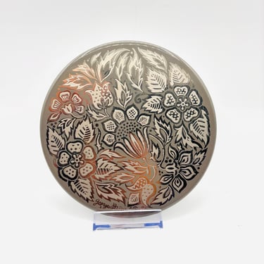 Vintage George Briard Enamel Round Tile –Silver and Gray Floral Reflective– Mid-Century Modern Pop Art – 1960s Retro Groovy Kitchen Decor by LeChalet