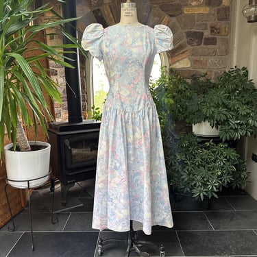 Vintage 1980s Floral Cotton Summer Garden Party Dress Alfred Angelo, Vintage 1980s Blue Floral Asymmetrical Midi Dress Scalloped Neckline 