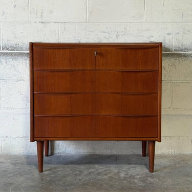 Teak 4-Drawer Dresser with Raised Edges and Sculpted Pulls Danish Mid-Century Modern 1960s 