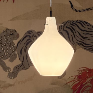 Vintage Opaline Glass Pendant Light / Mid-Century Modern Italian Suspension Lamp / Stilnovo Era style Drop Chandelier Anni 50-60 