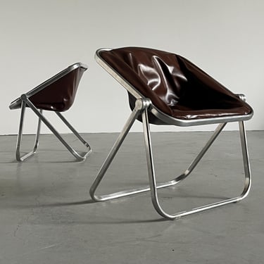 Pair of Vintage ‘Plona’ Folding Chairs by Giancarlo Piretti for Anonima Castelli, Brown Faux Leather and Aluminium, 1970 Italy 