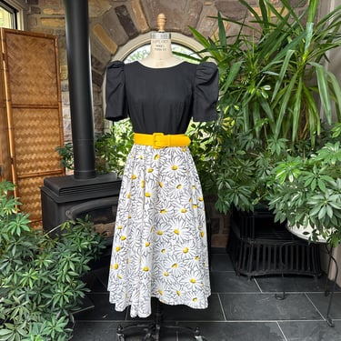 Vintage 1980s Black Yellow and White Floral Dress with Wide Yellow Patent Belt Melissa Petites 