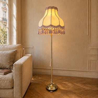Mid-century, vintage, solid neoclassical brass floor lamp with lion's feet. Very solid and elaborately crafted, leather shade, 1950-1960. 