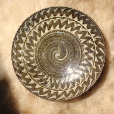 Handmade Studio Pottery Plate Bowl | Slip Trailed Spiral & Zigzag | Brown Cream Stoneware | Folk Art Ceramic | Decorative Wall Plate 