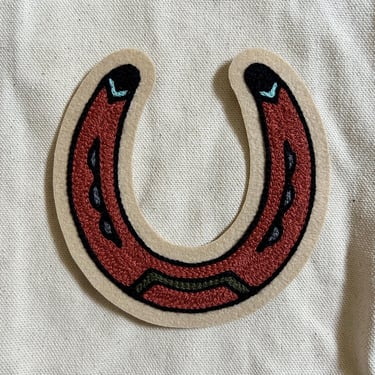 Handmade / hand cranked machine chainstitched tan felt patch - terracotta red horseshoe - vintage style - traditional tattoo flash 