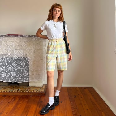 Vintage 1980s pastel plaid long shorts / mom shorts / high waisted / S-M 