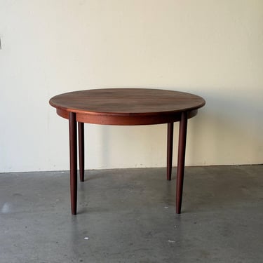 Vintage Danish Teak Round Dining Table – Mid Century Modern Scandinavian Table 1960s 