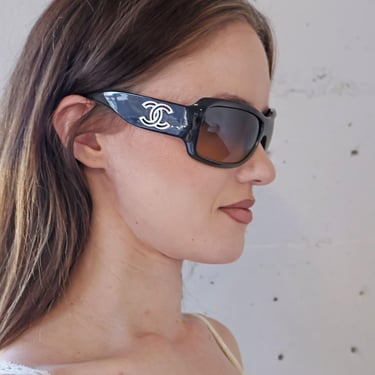 Vintage CHANEL Square Gradient Sunglasses with Interlocking Silver Logo Shield Polarized 90s 