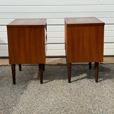 Vintage Pair of Mid-Century Modern Johnson Carver Style Walnut Nightstands with Pencil Legs 