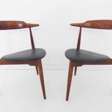 Vintage Pair of Model 4103 Heart Chairs By Hans Wegner For Fritz Hansen , Denmark 