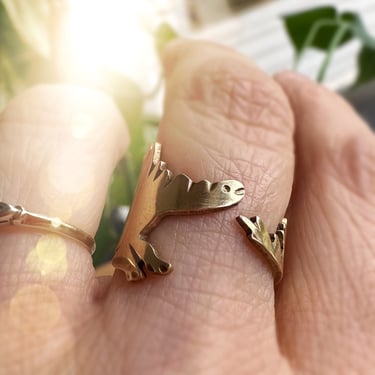 Dino Ring - Dinosaur Wrap Around Ring - Stegosaurus Ring in Gold or Silver - Unique Christmas Gift - Dinosaur Ring 