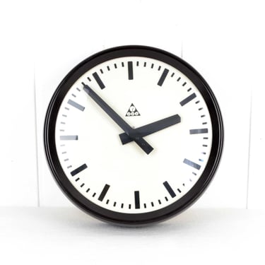 Pragotron slave clock wall clock Czechoslovakia clock factory clock 60s brocante vintage industrial design bakelite glass 