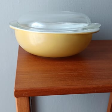 Pyrex Mustard Yellow Casserole with Lid 