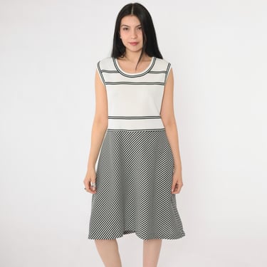 Vintage Mod Striped Dress 70s Mini Dress Black White Op Art Sleeveless Shift Dress Retro Day 60s Casual 1970s Medium 8 
