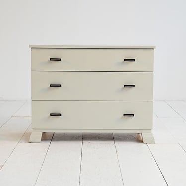 Art Deco Scandinavian White Chest of Drawers, 1930s–1940s Ivory Lacquer Dresser with Bakelite and Metal Handles 