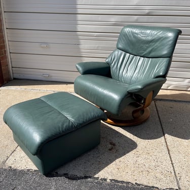 Stressless Recliner Lounge Chair and Storage Ottoman by Ekornes Scandinavian Danish Modern 