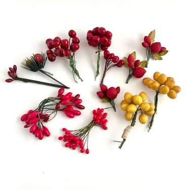 COMPOSITE FRUIT STEMS, 95+ Pieces, Vintage Faux Pips Berries, Assorted Wired Fruit, Hatmaking Fruits, Wreath Bouquet Supply, Millinery Goods 