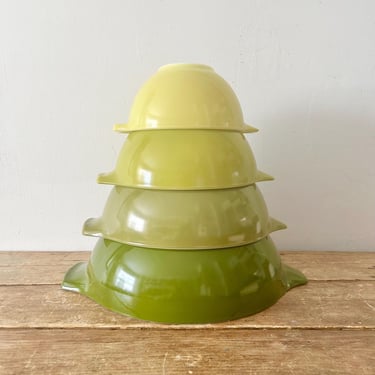 Vintage PYREX Full Set of 4 Green Verde Ombre Cinderella Nesting BOWLS Vintage 1970s Mixing Bowls 