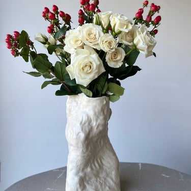 Contemporary Sculptural Vase | Abstract Art | Porcelain | Flower Arrangement | Minimalistic 