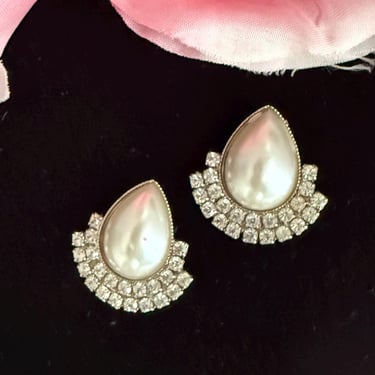 Vintage Dress Clips, Bling Rhinestones and Faux Pearl Center, Teardrop Shape,  Rockabilly Pin Up Fashion 