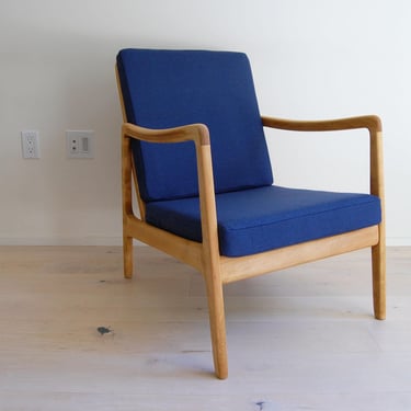 Danish Modern Ole Wanscher Beech Lounge Chair FD 109: Deep Blue Camira Wool Upholstery 