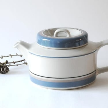 Arabia Finland UHTUA Teapot. Ulla Procope and Inkeri Leivo. Arabia Tea Pot with infuser. Scandinavian MCM 