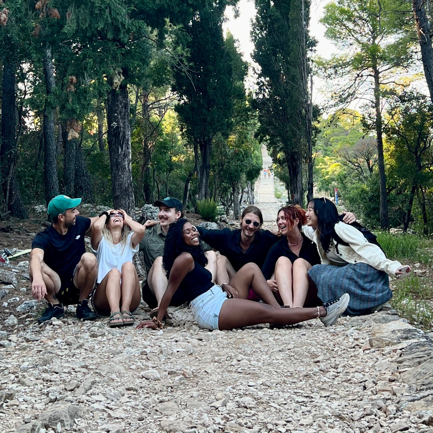 Photo of The Path of Paradise w/ Valentine & Franzi 🇩🇪 Elodie 🇲🇺 René, Adele 🇺🇸 & Karen 🇰🇷
