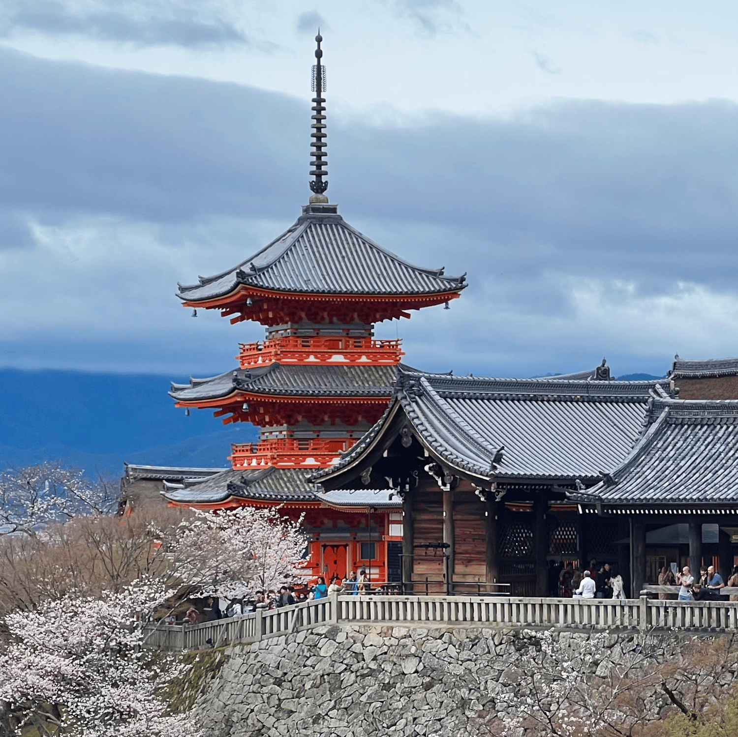 Photo of Kiyomizu-dera Temple (left)
