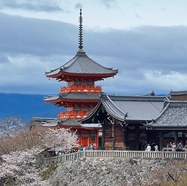 Photo of Kiyomizu-dera Temple (left)