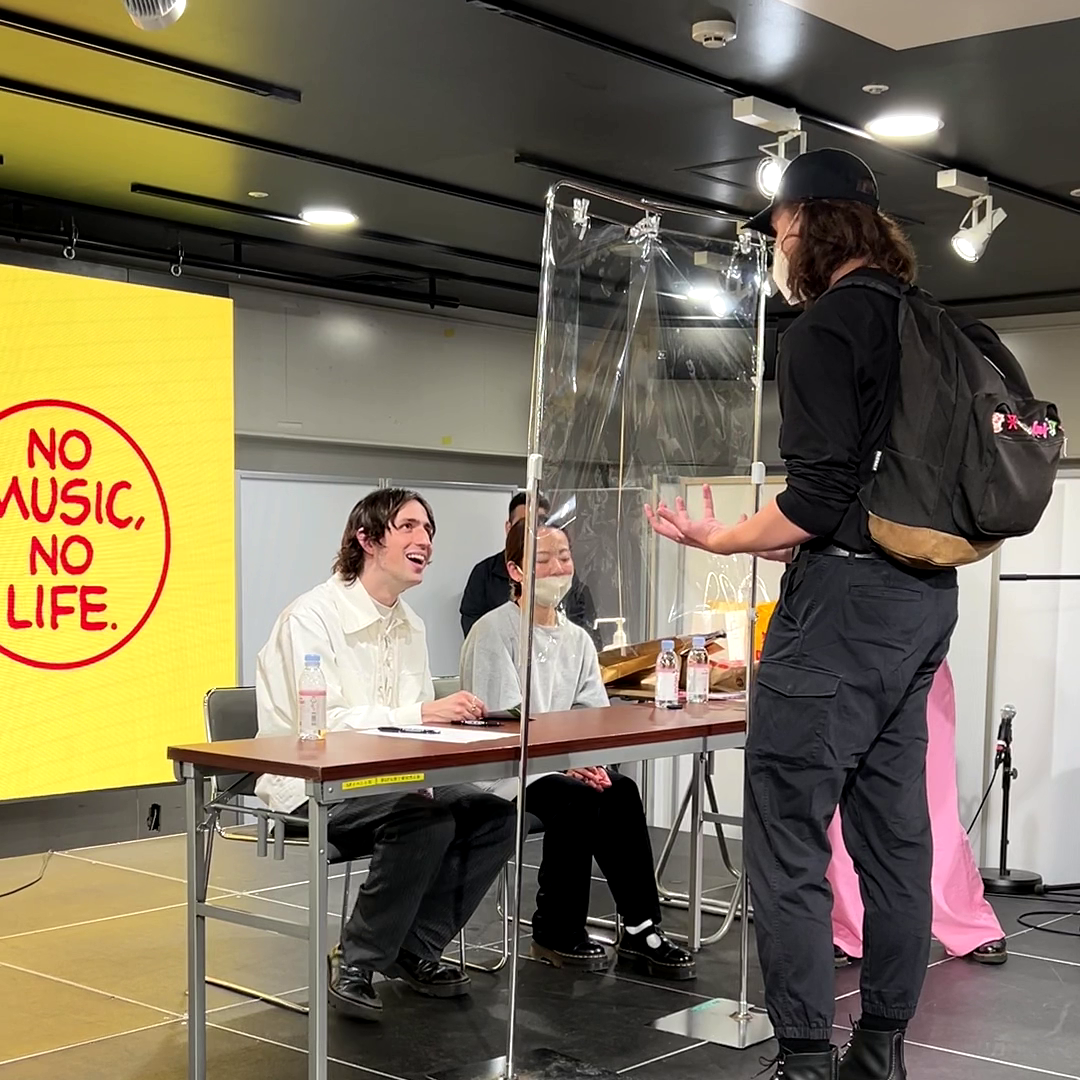 Photo of Thanking Porter Robinson at Shibuya Tower Records