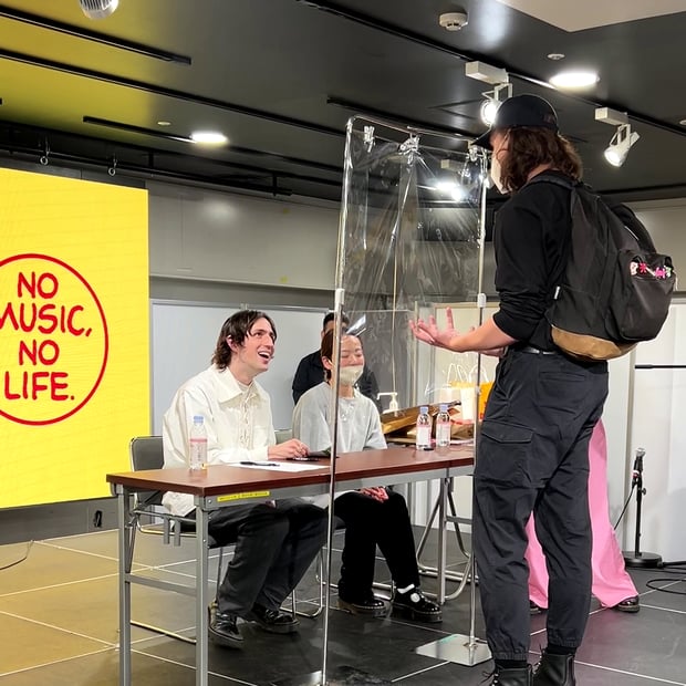 Photo of Thanking Porter Robinson at Shibuya Tower Records