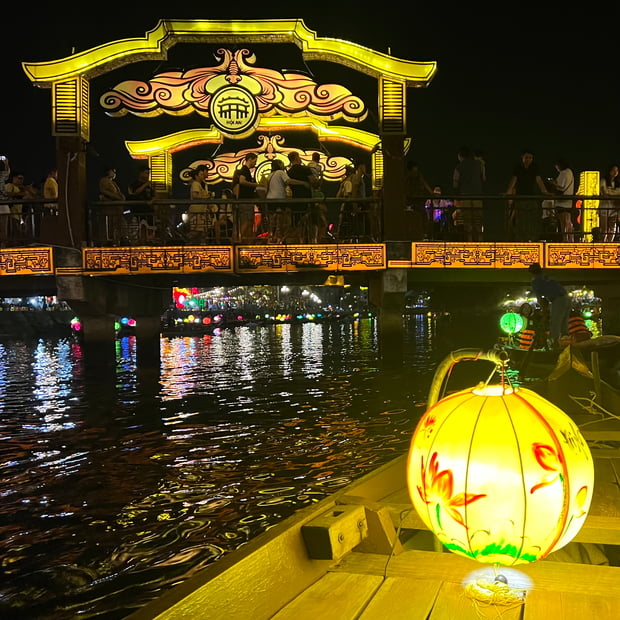 Photo of Nighttime boat ride