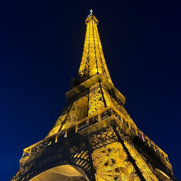 Photo of Eiffel Tower by night