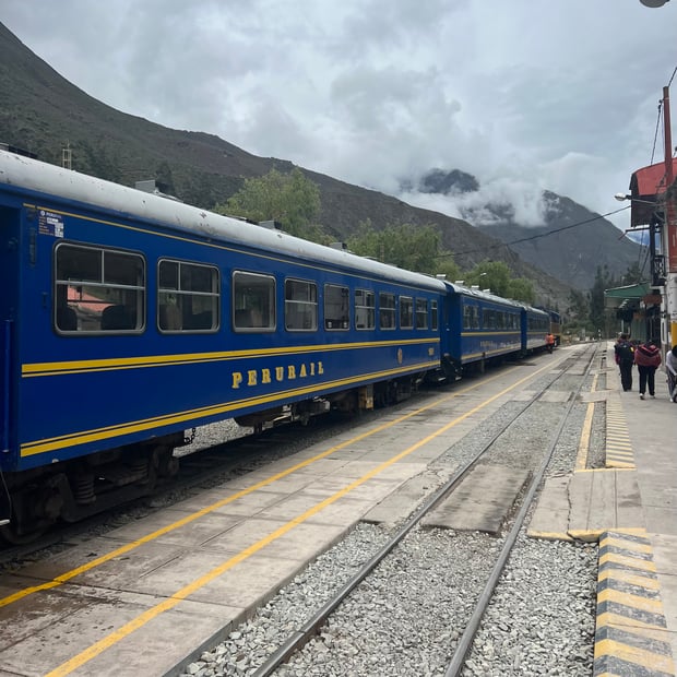 Photo of PeruRail train in Ollantaytambo