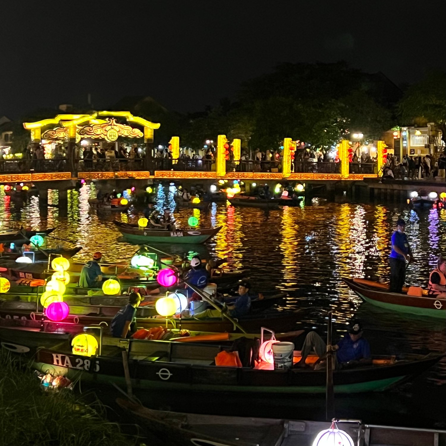 Photo of Latern-lit Thu Bồn River