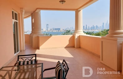  3 bedrooms residential properties for sale in The Crescent, Palm Jumeirah, Dubai