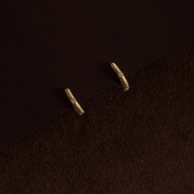 Argola riscada com zircônias 15mm tarraxa